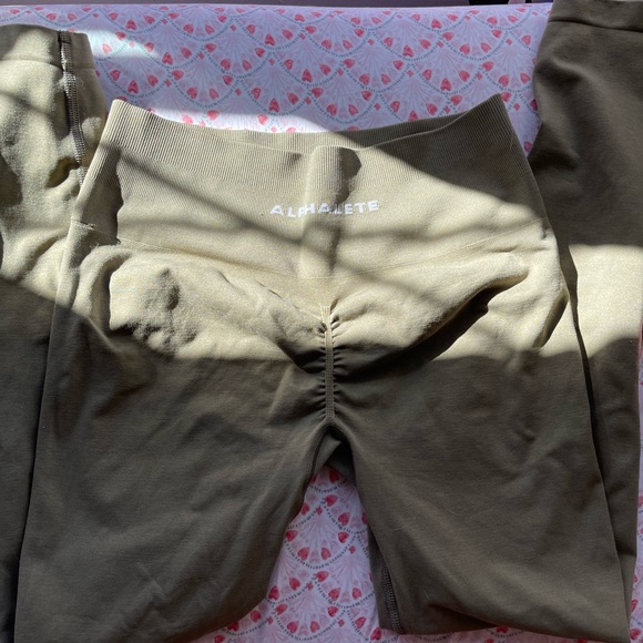 Alphalete Amplify Leggings Size: Medium - Picture 2 of 3